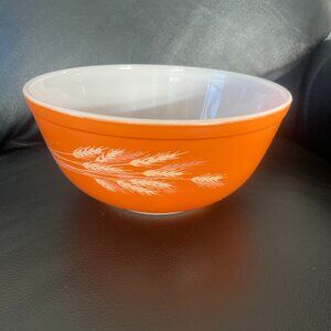 Vintage Pyrex Bowl 2.5 Qt